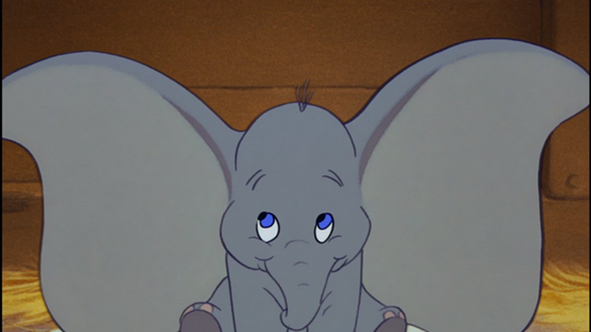 Dumbo, som släpptes 1941, är en annan film som mottagit kritik. Men det kontroversiella har inte gällt den lilla elefanten med stora öron. Utan. . . 